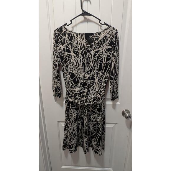 Dressbarn Geometric Black White 3/4 Sleeve V-Neck Casual Dress Size 8 - Picture 5 of 8